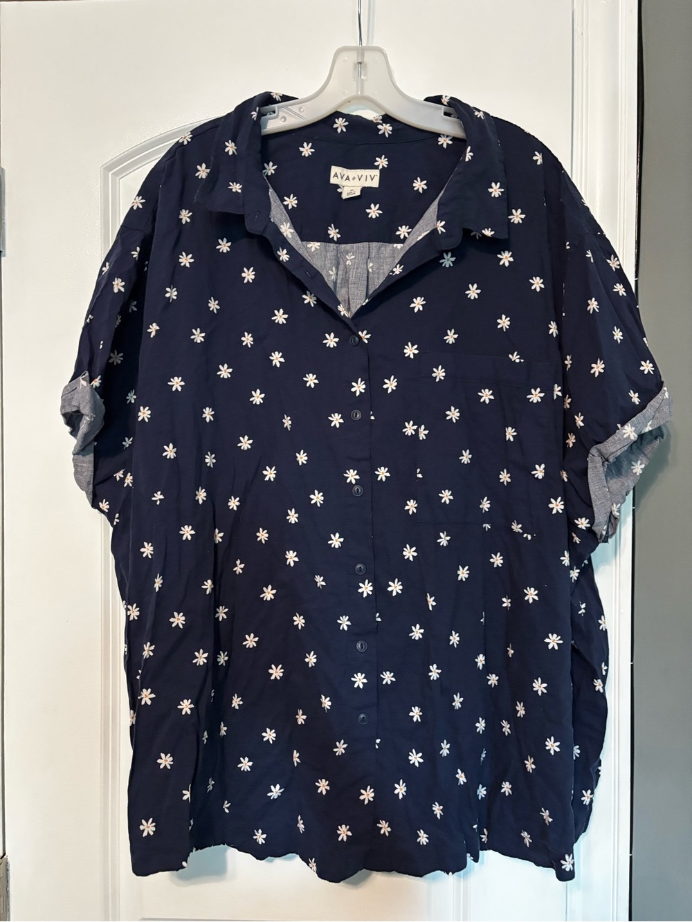 Ava Viv Navy Short-Sleeve Button-Up Shirt with White Daisy Print 3X